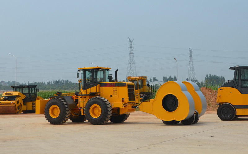 沖擊碾壓施工要求使用梅花沖擊碾壓路機(jī)，為什么還要使用振動(dòng)壓路機(jī)？